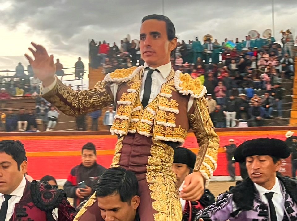 Joaquín Galdós, tres orejas y triunfador en Ticapampa