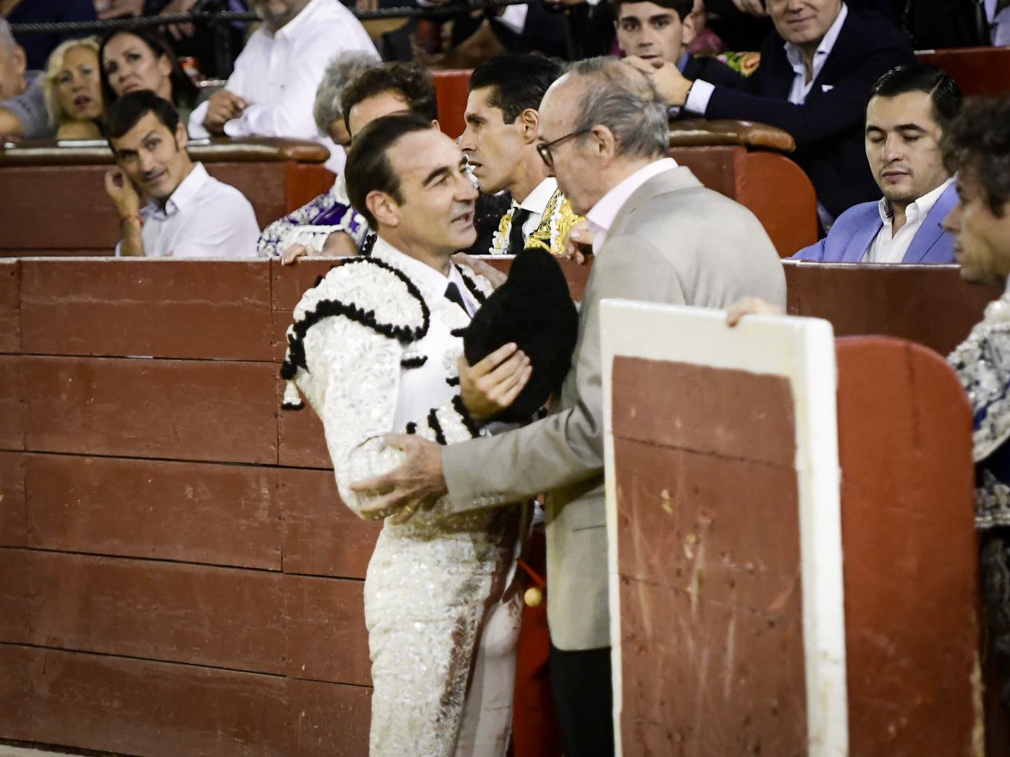 El último brindis de Ponce y la diana floreada de El Soro