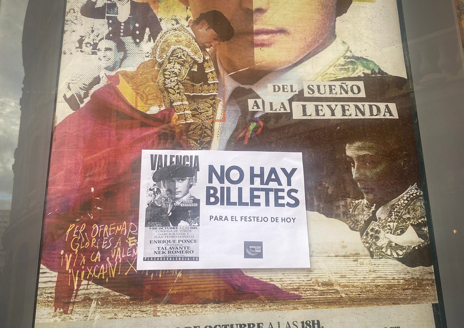 Valencia cuelga el "No hay billetes" en el adiós de Ponce a España