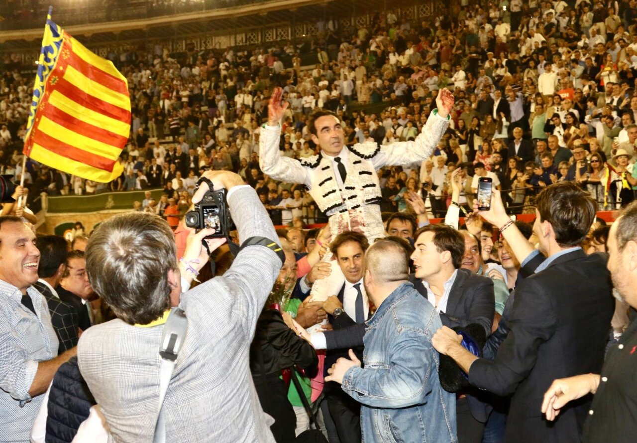 Éxtasis poncista en Valencia: memorable final a una carrera de ensueño