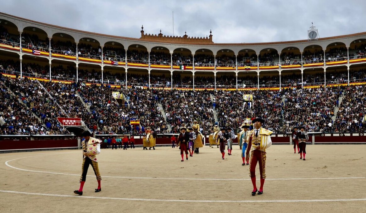 Ambientazo para celebrar el día de la Hispanidad en Las Ventas
