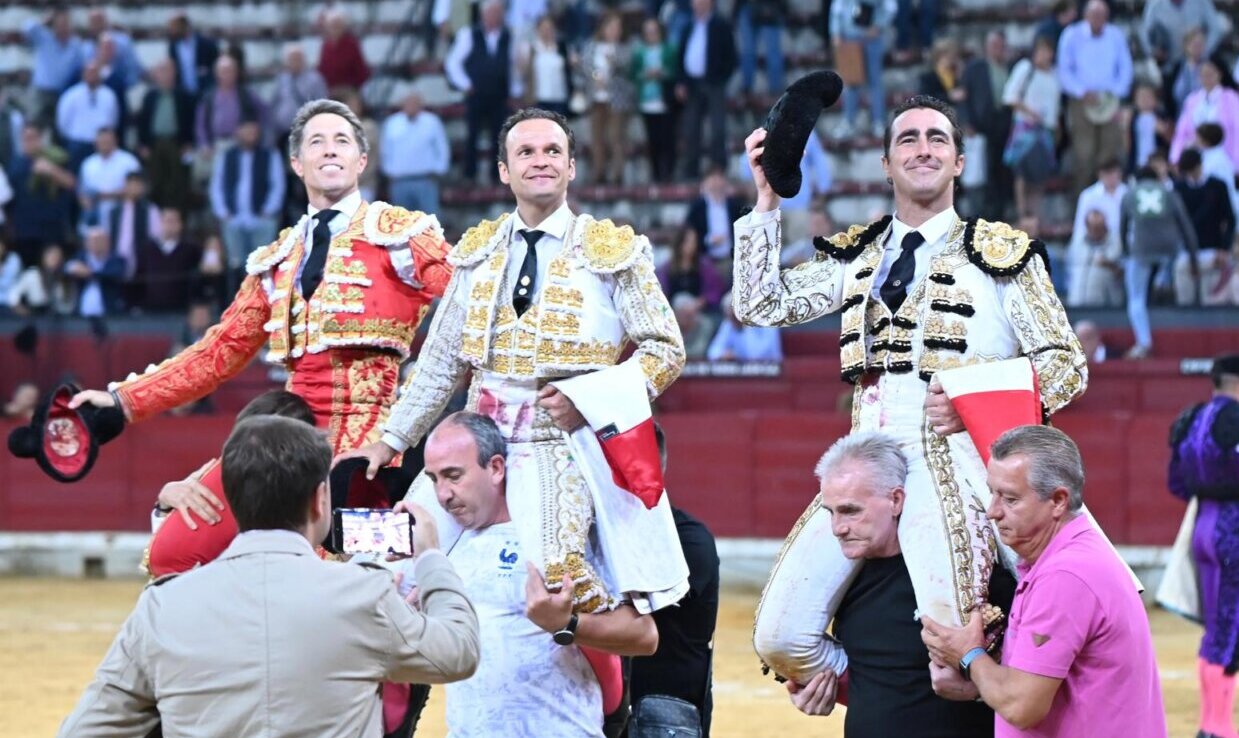 Ferrera, Fandi y Escribano, mucho más que banderillas en Jaén