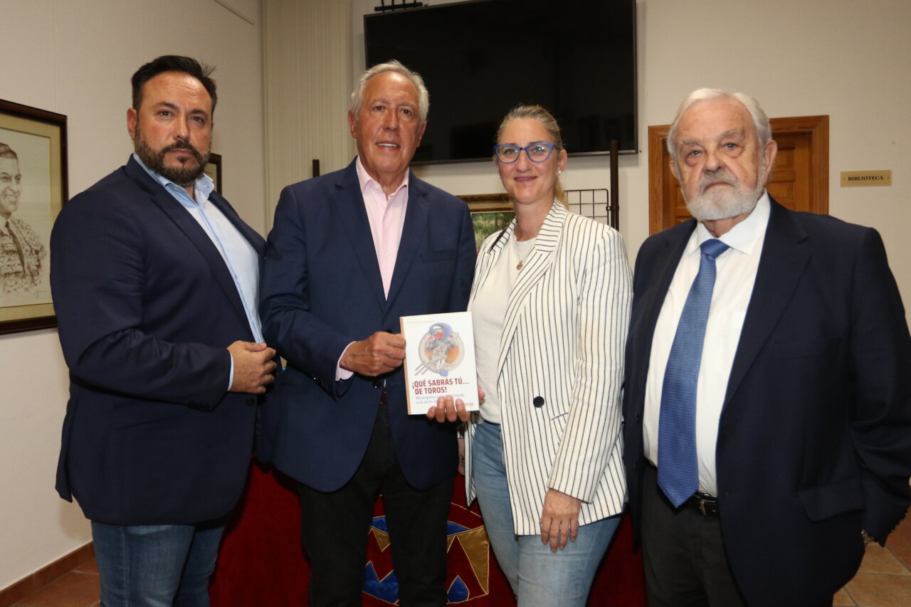 Federico Arnás inaugura en Alicante las Jornadas Culturales de la tertulia "Amigos de Nimes"