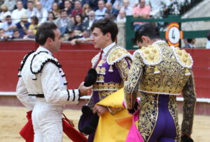 El pasado 9 de octubre, Nek Romero tomó la alternativa en Valencia de manos de Enrique Ponce. Foto: Antonio Vigueras