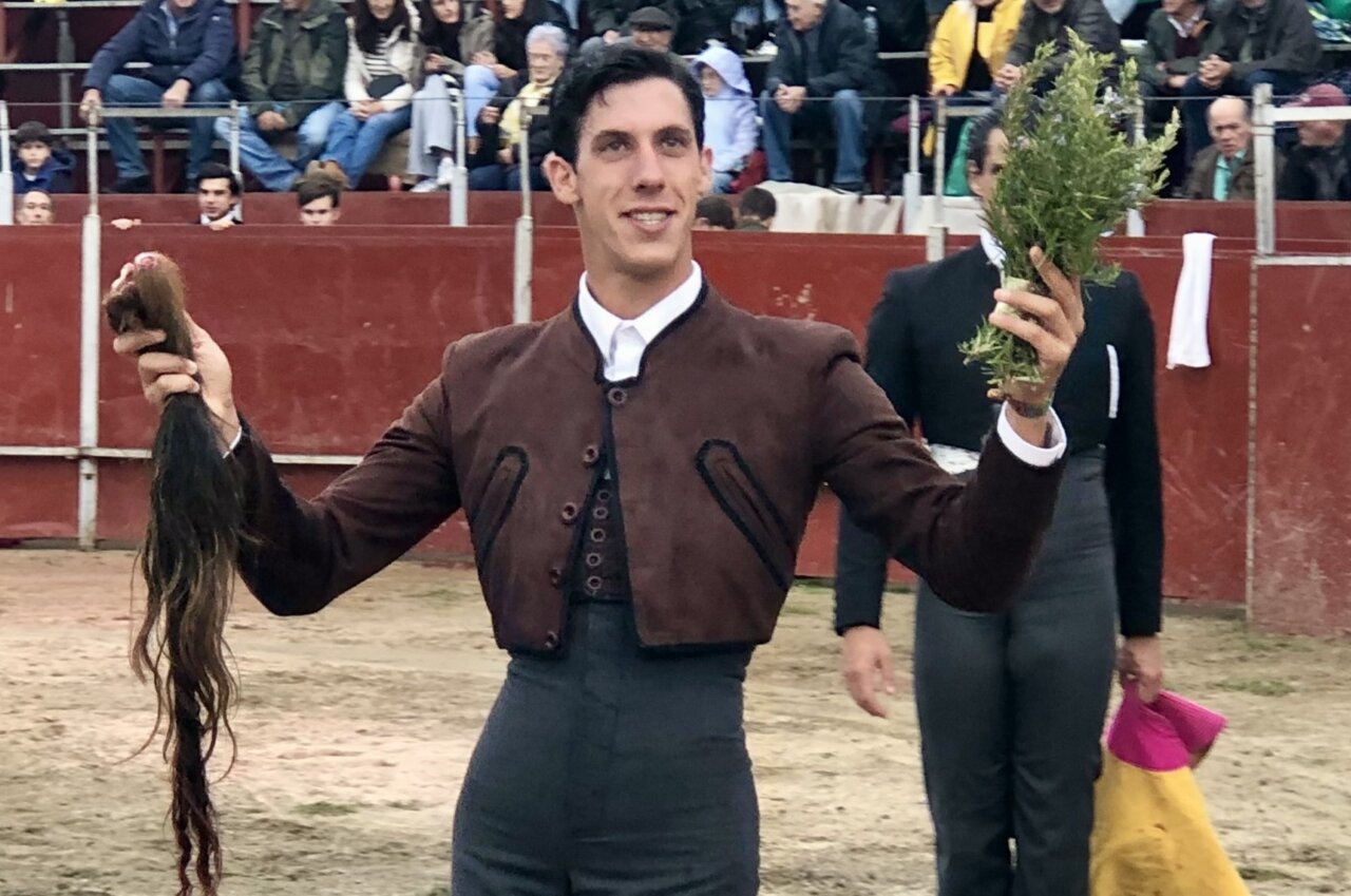 Siete orejas y un rabo y un novillo de vuelta en el festival de Lozoya