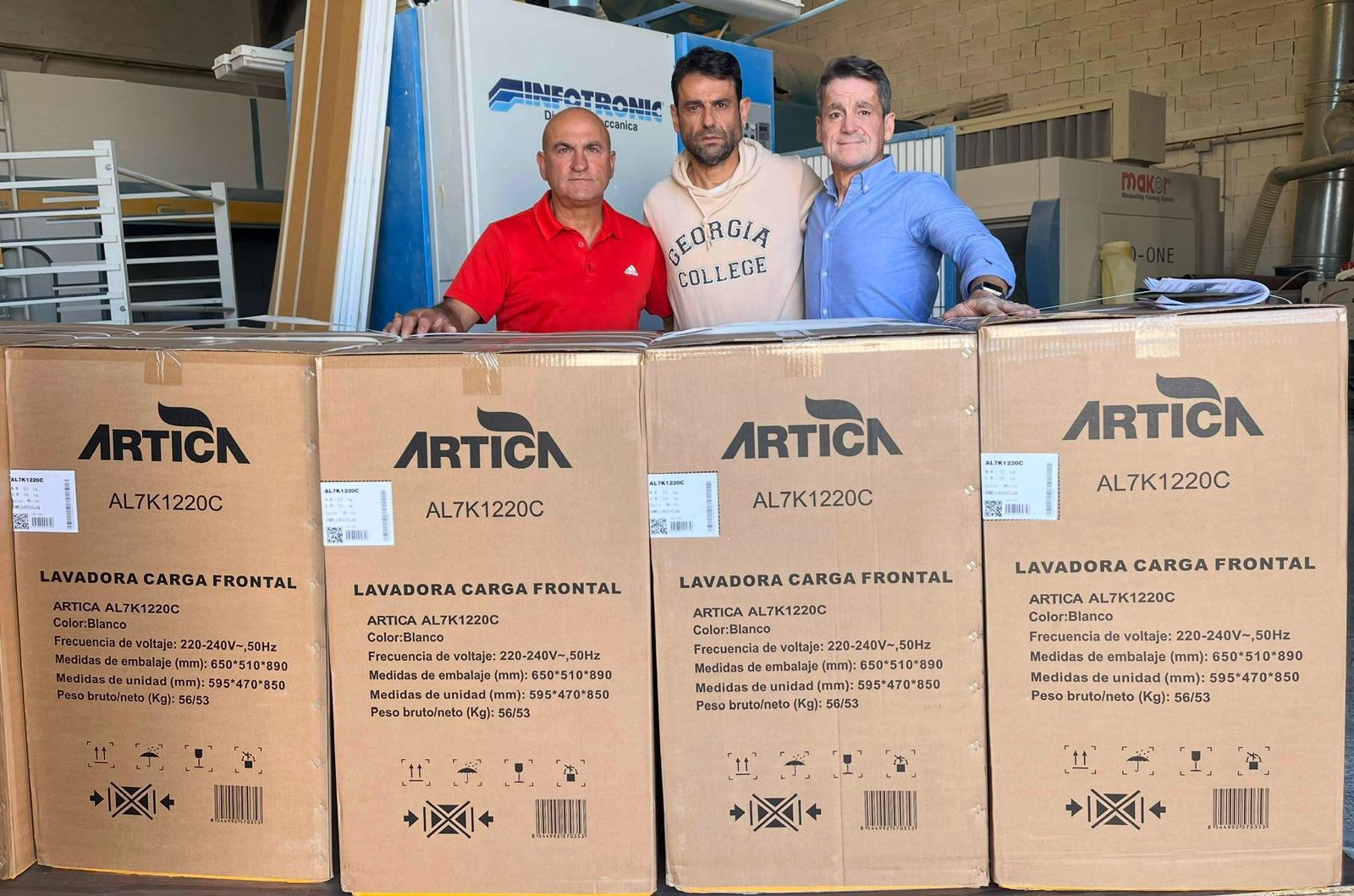 Jesús Arruga y Luis Blázquez entregan 20 lavadoras a los más necesitados de Sedaví y Catarroja