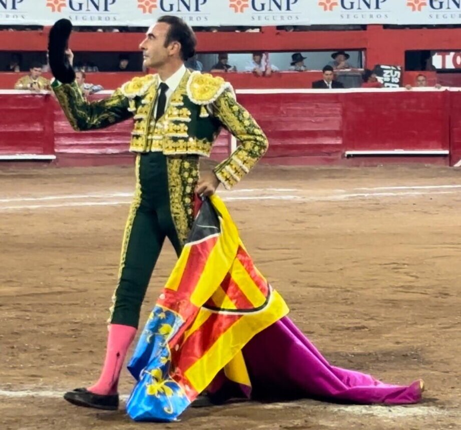 Enrique Ponce: "Cuando llegue el momento de hablar del festival de Valencia, pues por supuesto también estaremos" 