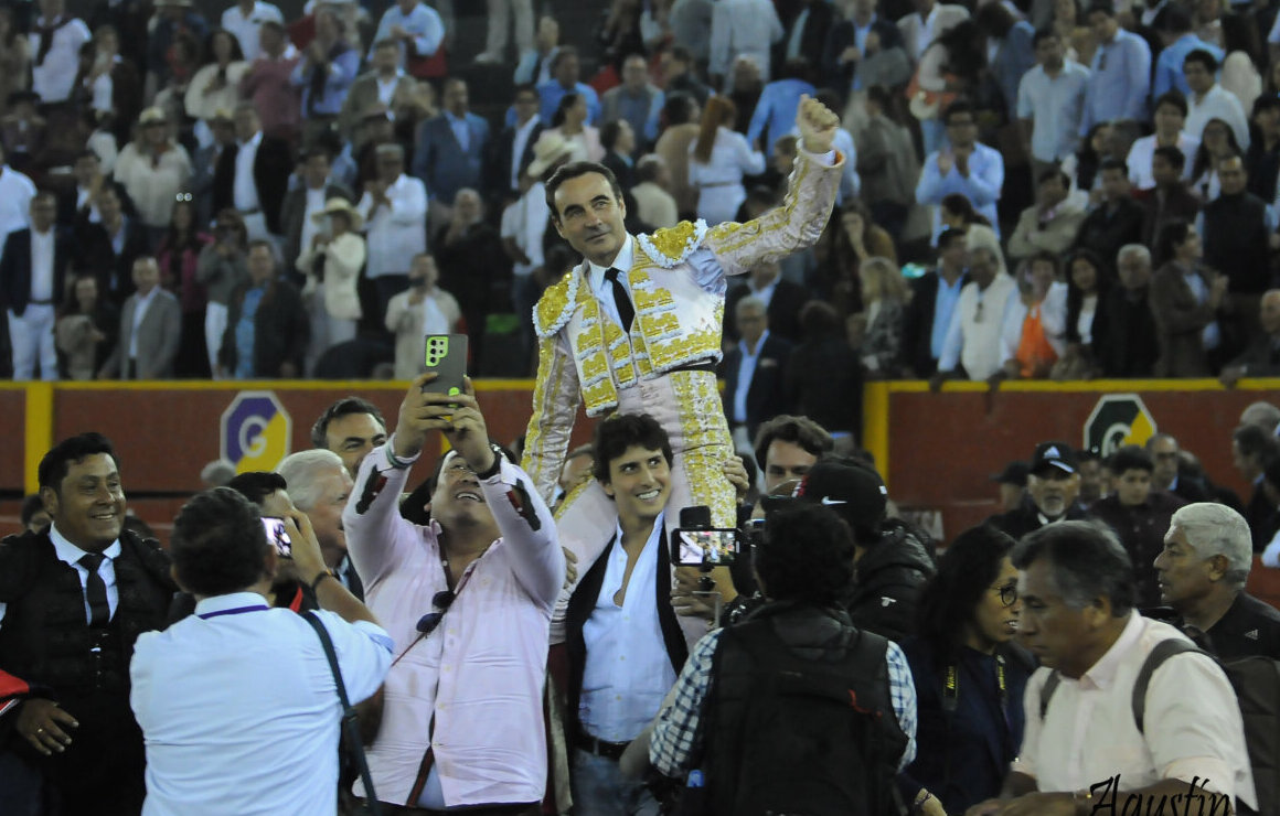 Enrique Ponce, adiós con honores a Lima