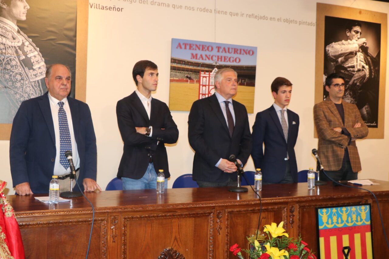 Samuel Navalón y Javier Zulueta inauguran el ciclo "Los toros en la cultura"