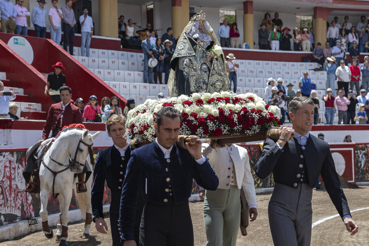 Entretenido festival en el cierre de feria de Latacunga