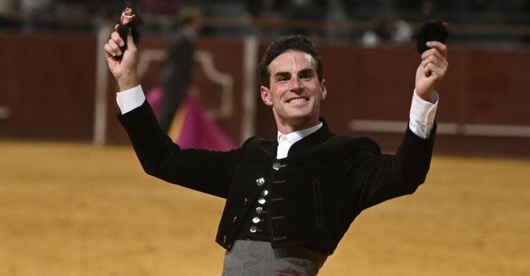 Fernando Adrián entra en el festival de Cali