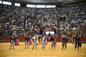 Así de espectacular lucía la plaza de Vistalegre. Aplausos