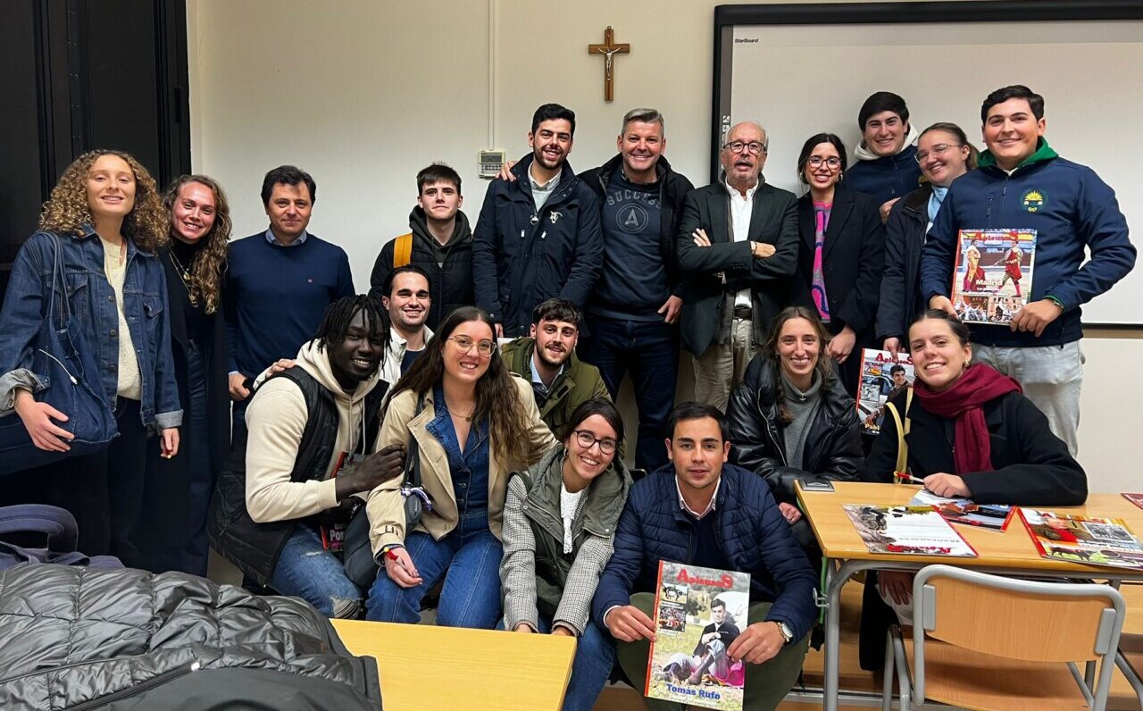 José Luis Benlloch clausura el curso El Toro de Lidia en la Universidad Católica de Valencia