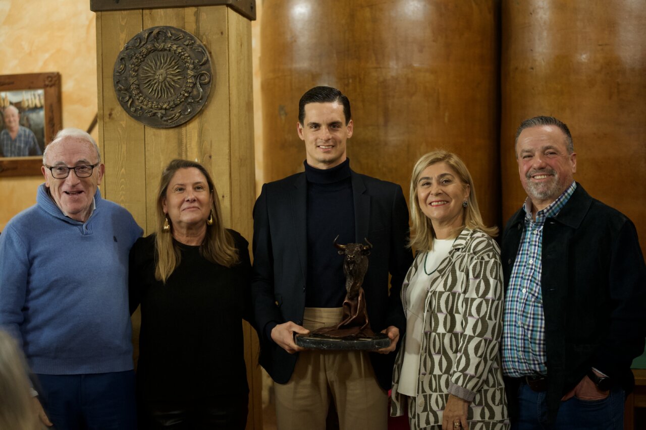 El Círculo Taurino "La Amistad" de Almería homenajea a David Galván