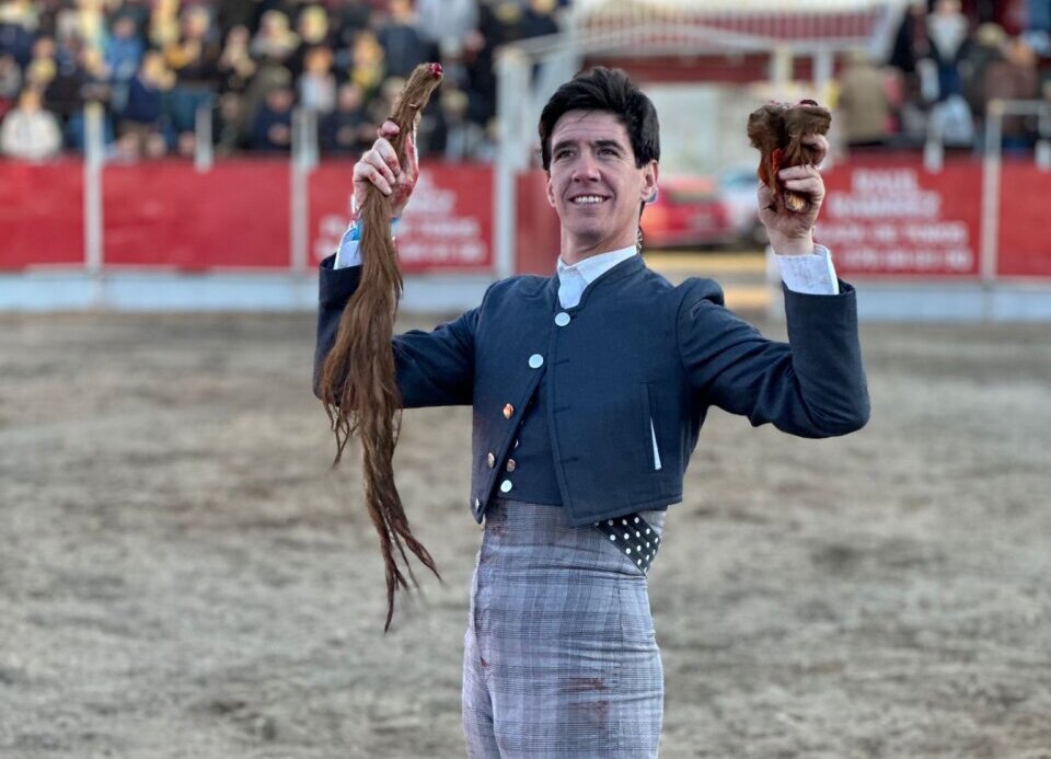 Aníbal Ruiz y Esaú, cuatro orejas y un rabo en Belvís de la Jara