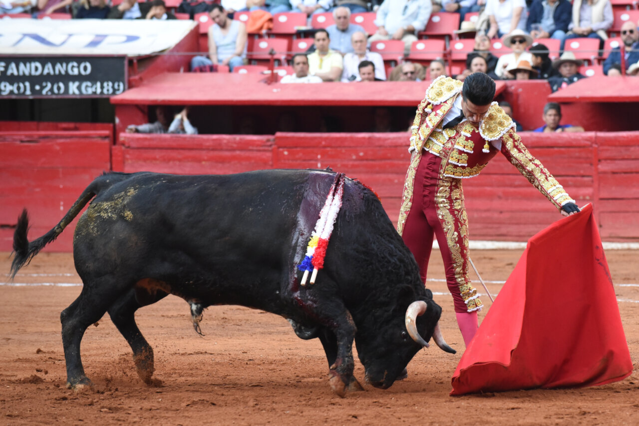 Una lección de personalidad de Talavante y una oreja bien ganada de Rivera, lo mejor en La México