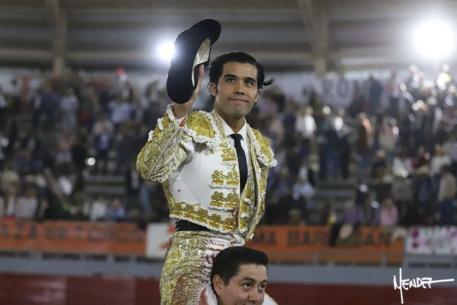 Diego San Román, a hombros en la primera de feria en Moroleón