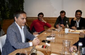 Nacho Lloret, reunión con los colectivos de la plaza de Alicante I VIGUERAS