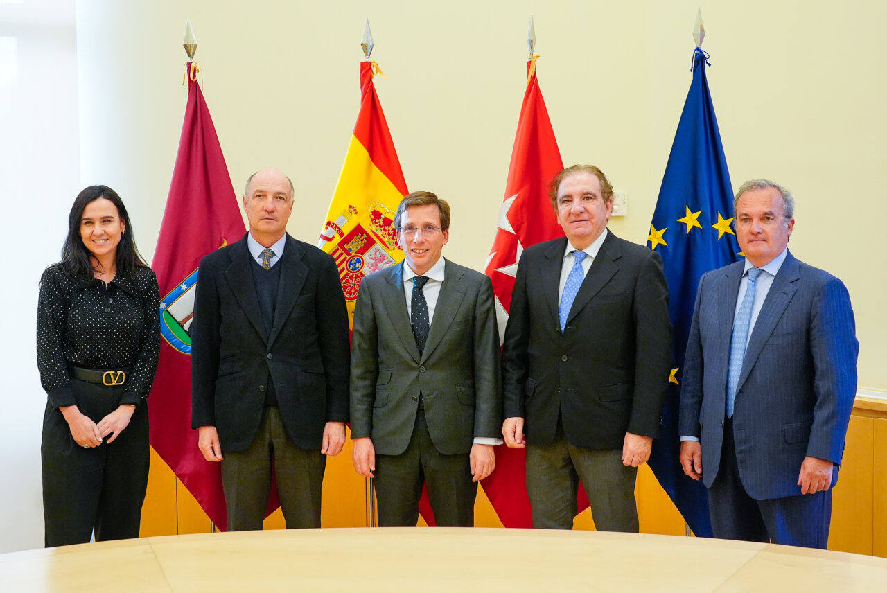 Martínez-Almeida recibe a la Real Unión de Criadores de Toros de Lidia