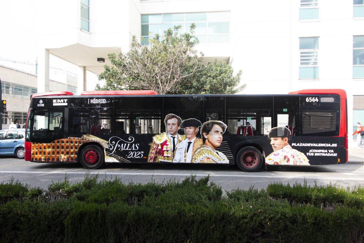 La Feria de Fallas inunda las calles de Valencia