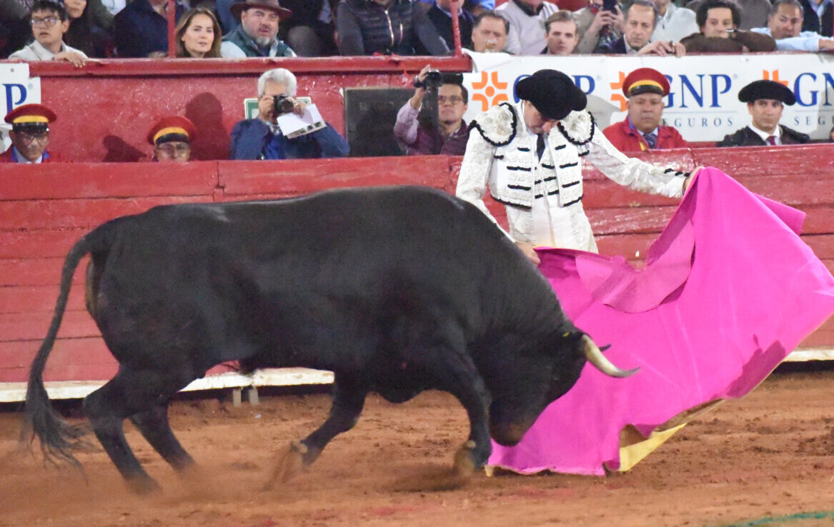 Así fue la emotiva despedida de Ponce de la Plaza México