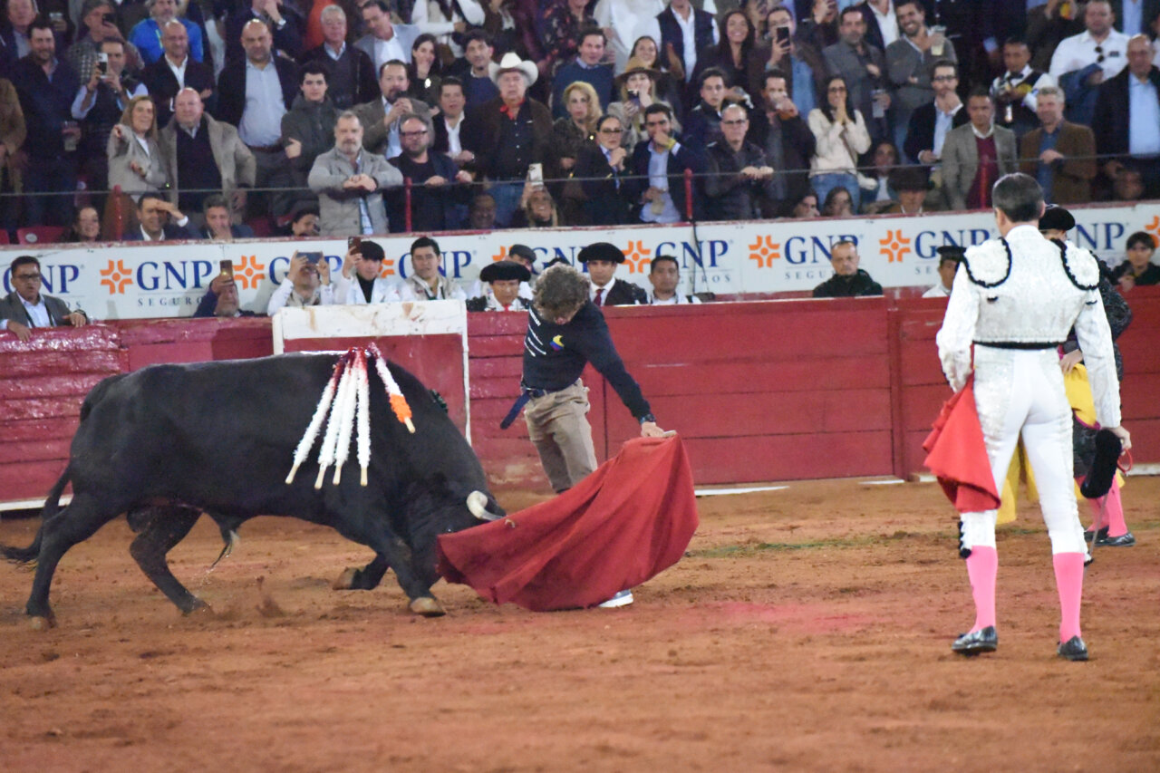 Un espontáneo se tiró en el último toro de la carrera de Ponce