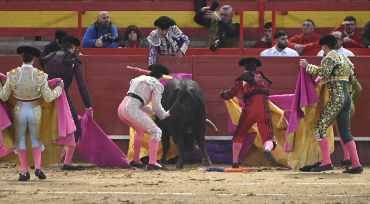 Dos angustiosas cogidas al banderillero José Andrés Gonzalo