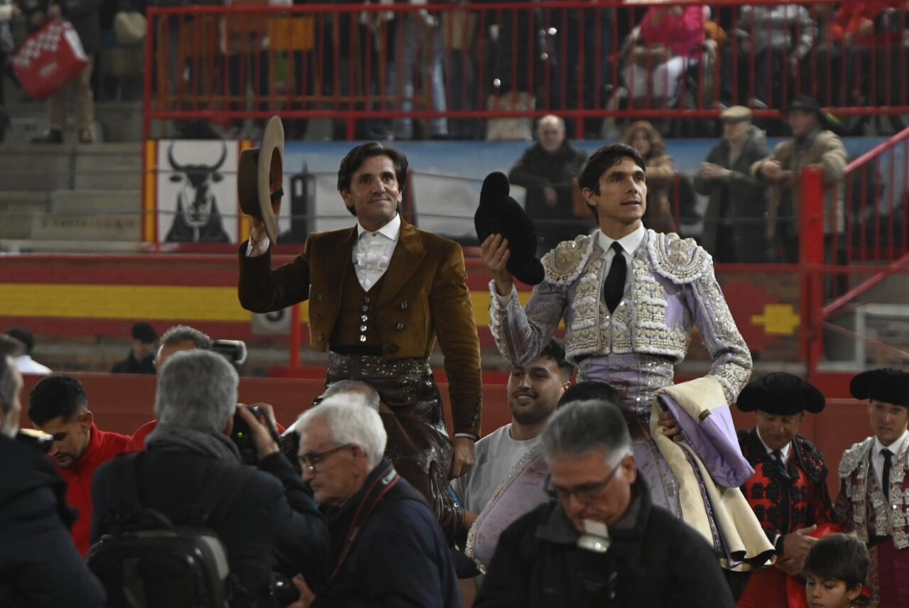Redonda tarde de Castella, a hombros con Ventura en Valdemorillo