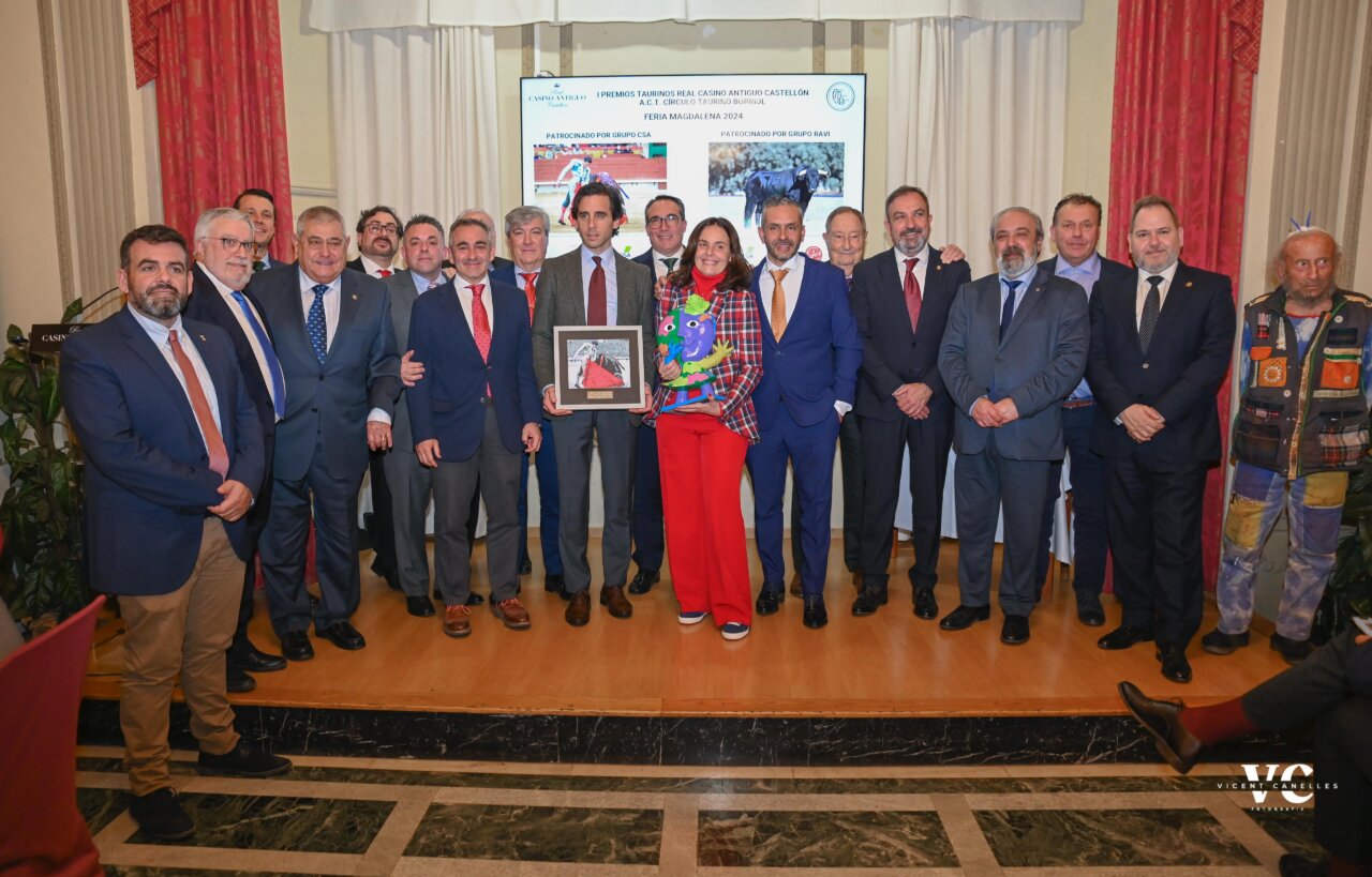 Juan Ortega y la ganadería de Matilla, galardonados en Castellón