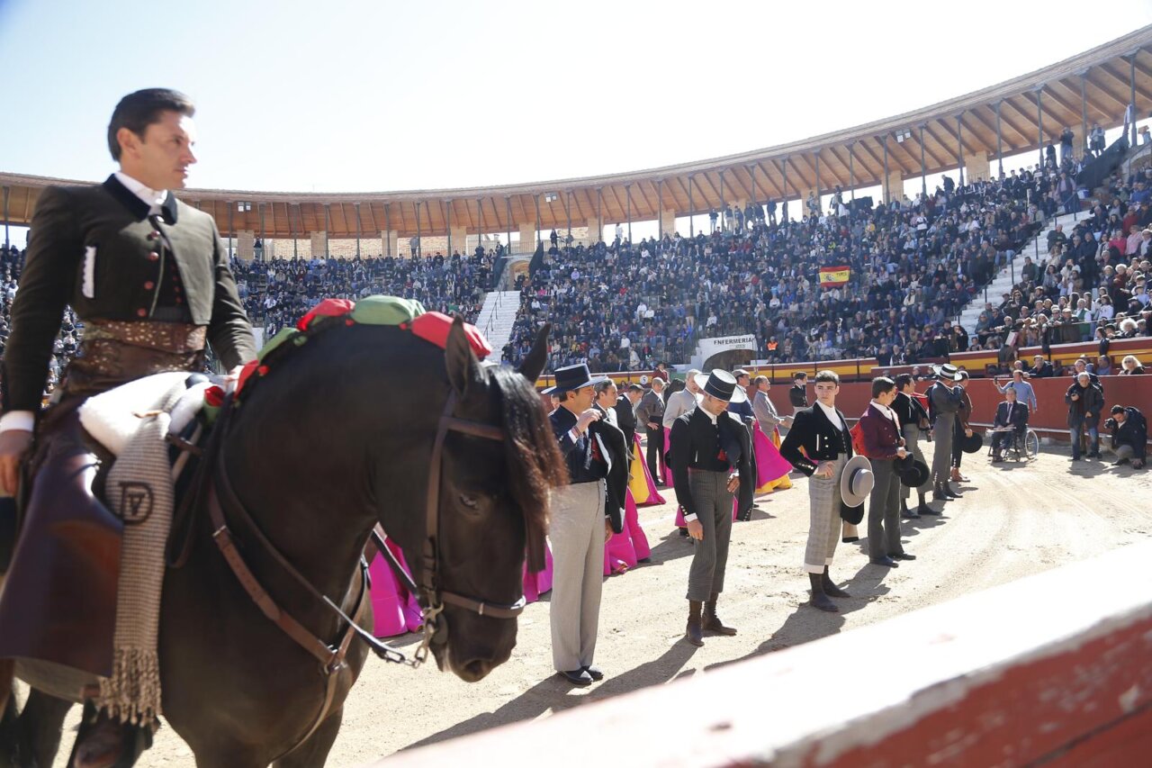 Llenazo, solidaridad y grandes dosis de buen toreo en Utiel