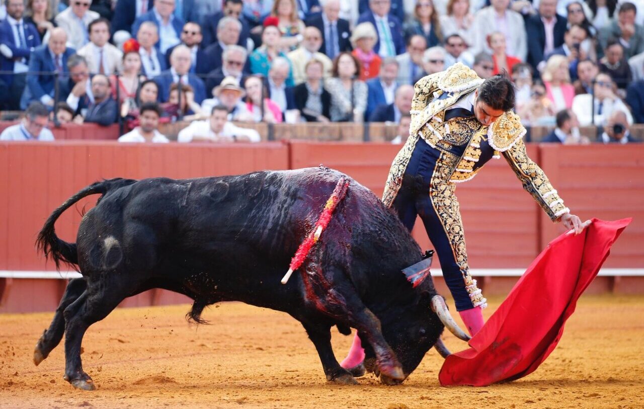 Así fue la faena de vuelta al ruedo de Perera en Sevilla