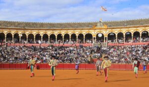 El pasodoble Paco Camino sonó durante el paseíllo en Sevilla el Domingo de Resurrección. Foto: Arjona