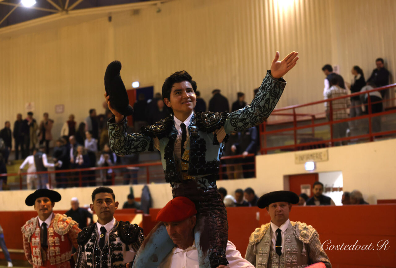 Fernando Vanegas, a hombros en Arzacq en la apertura de la temporada francesa