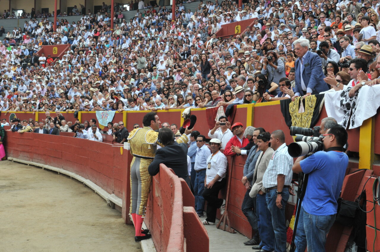 Mario Vargas Llosa y su relación con la tauromaquia, en imágenes