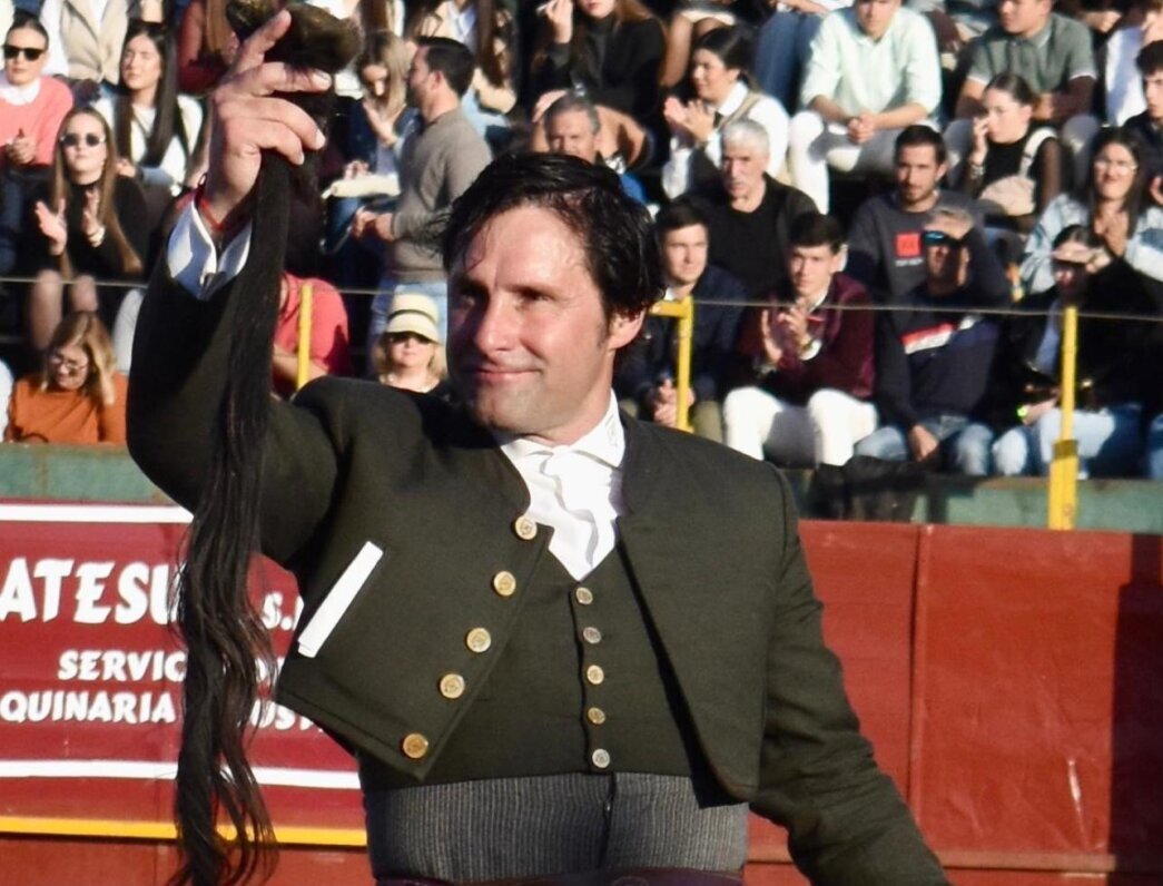 Nueve orejas, dos rabos y un yerbabuena de vuelta en Cartaya