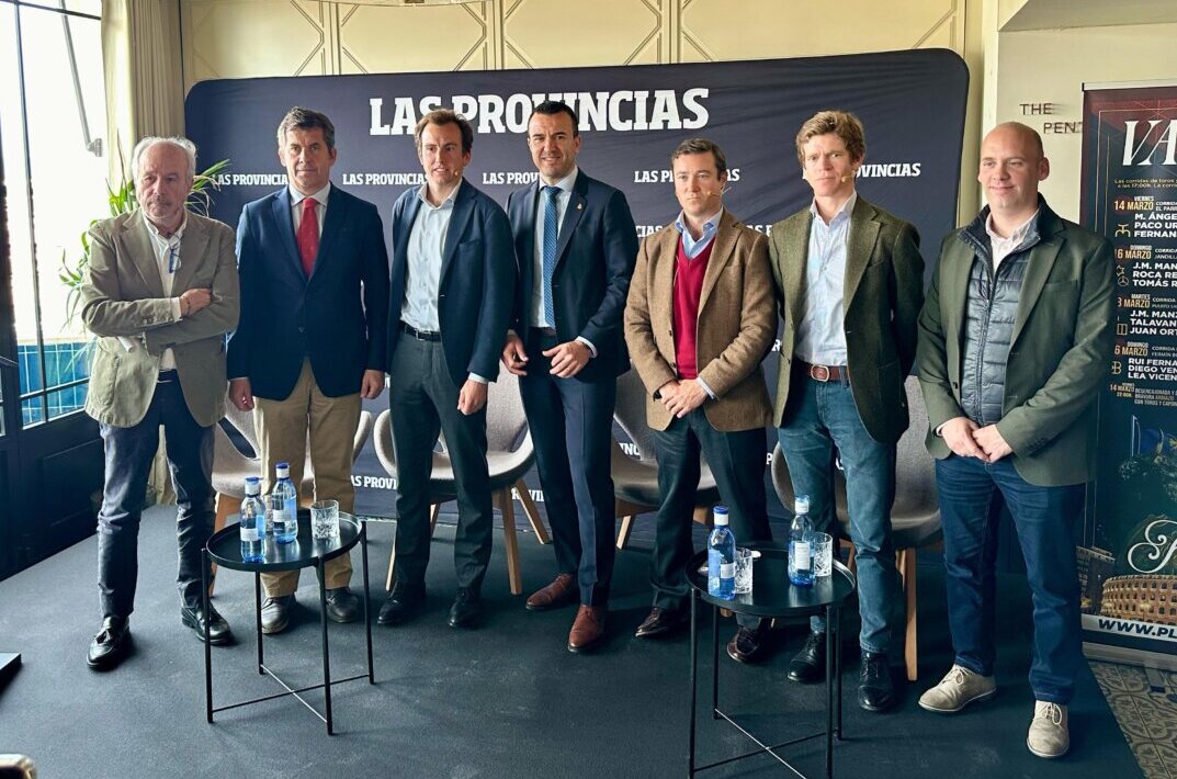 Clarinazo a las Fallas: Román, Borja y Álvaro Martínez Conradi, encuentro dialéctico antes de la plaza