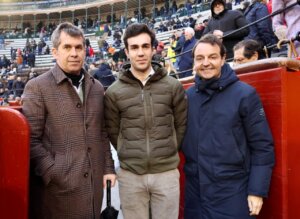 Tomás Rufo, acompañado de su mentor Víctor Zabala y Rafael García Garrido I VIGUERAS