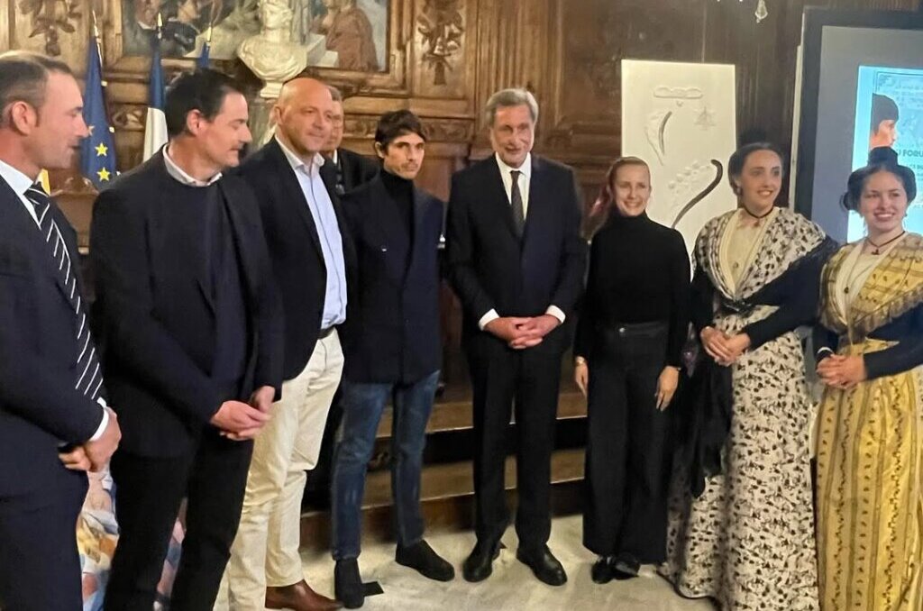 Sebastián Castella recibe la Medalla de Honor de la ciudad de Arles