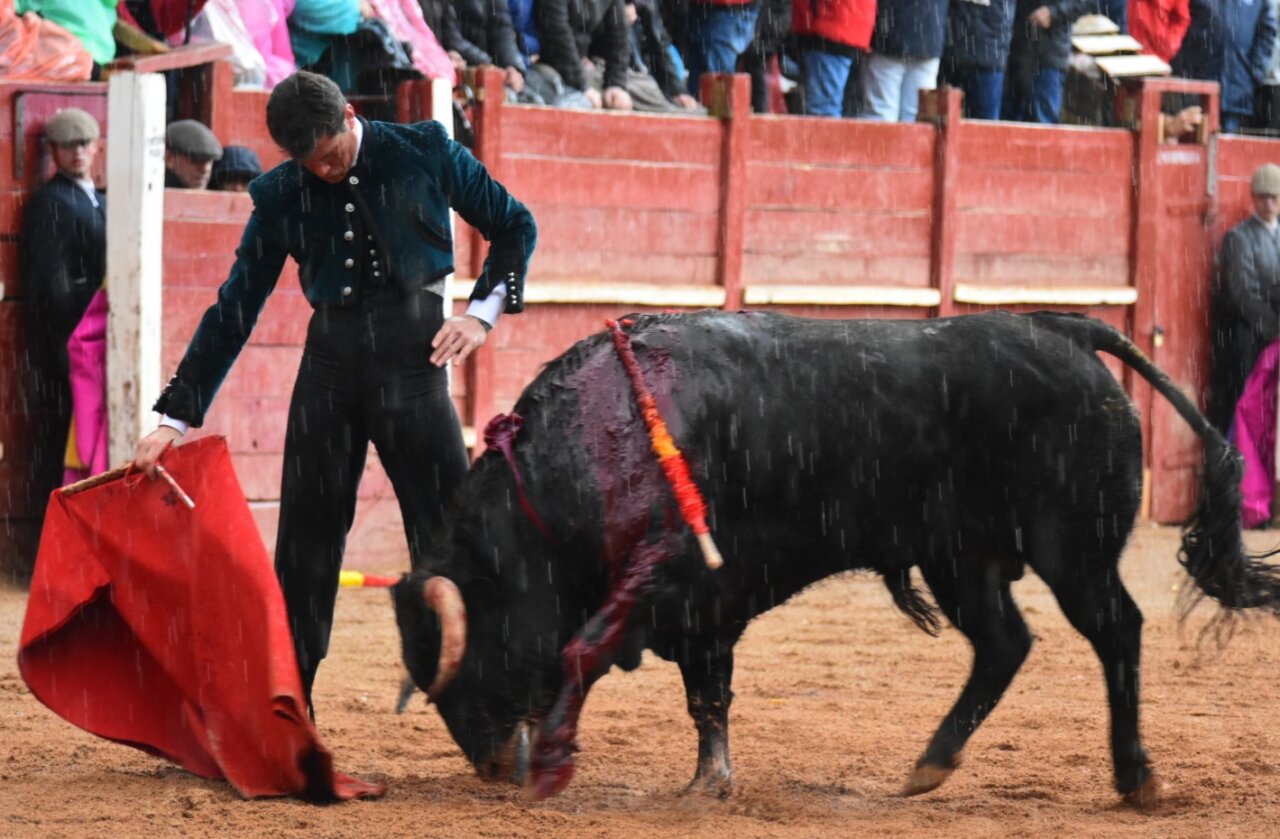 Daniel Luque, al mejor nivel bajo la lluvia en Ciudad Rodrigo