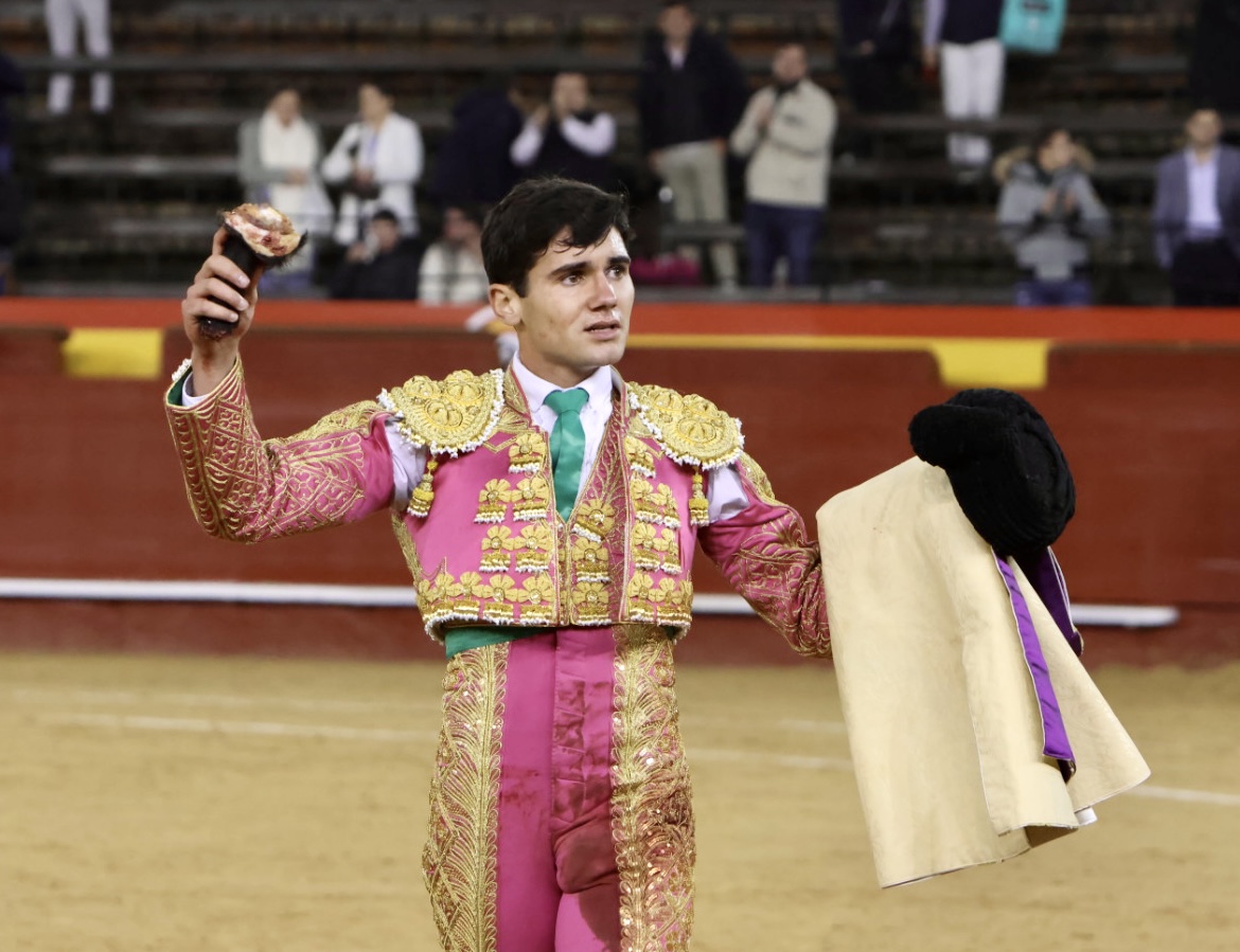 Aarón Palacio y Torrijos, con la hierba en la boca
