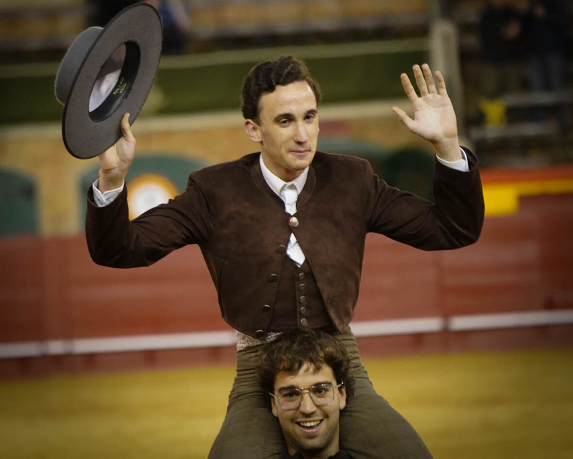 Blas Márquez, puerta grande en la segunda clase práctica de Valencia