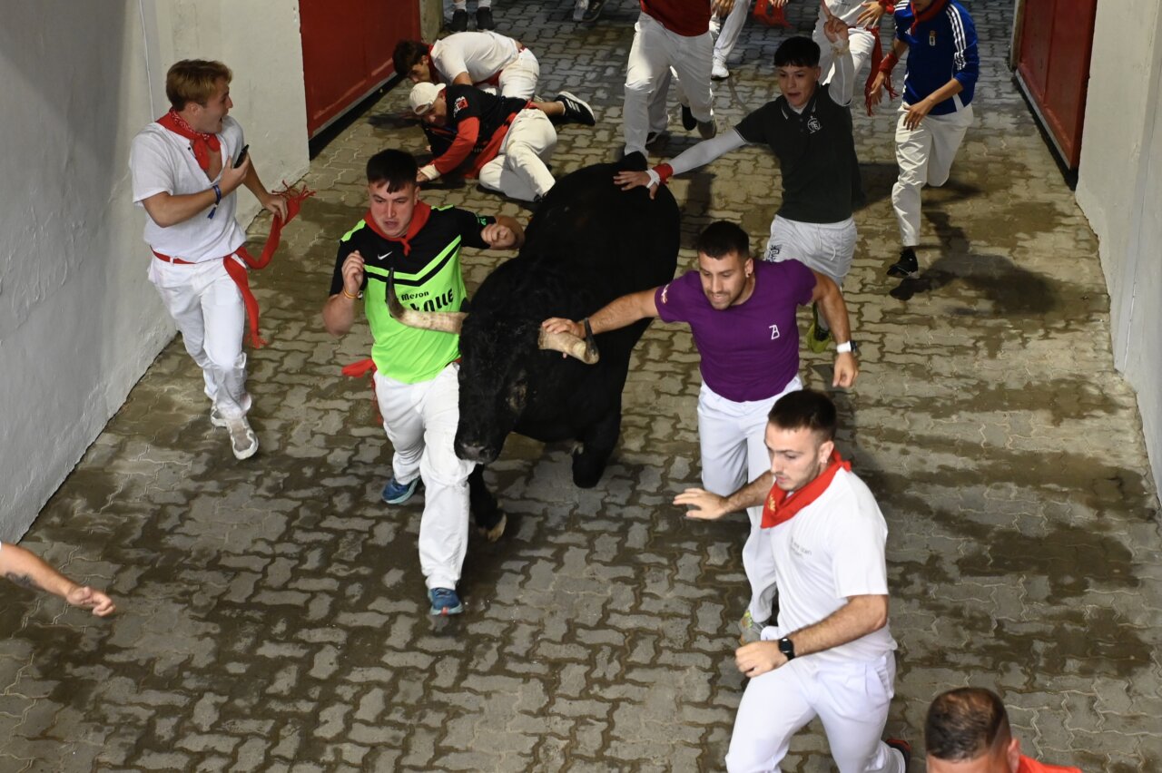 Los fuenteymbros hacen honor a su fama de rápidos en Pamplona