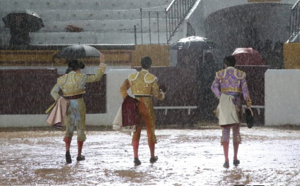 Heroicidad de la terna frente al diluvio universal y suspensión en Olivenza