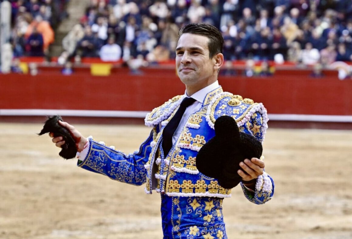 Manzanares: "Después del pitonazo del primer toro me ha estado fallando la pierna"