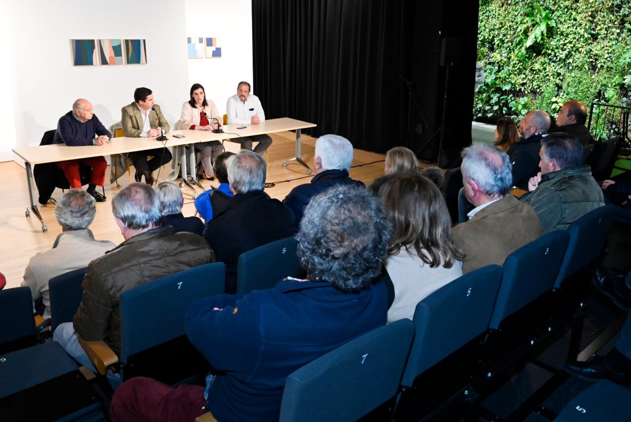 Lances de Futuro se reúne con las peñas taurinas de Santander