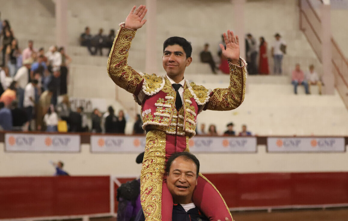 Jesús Sosa, a hombros en Aguascalientes con bravos torrecillas