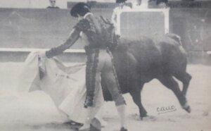 Curro Romero, con el capote. Foto: Cano