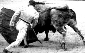 Torerísimo el doblón de Enrique Ponce, que en la feria de hace veinticinco años, floja en lo artístico, se llevó un trofeo.