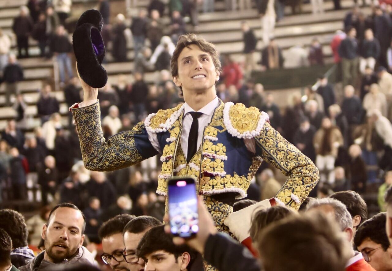 Roca Rey no falla a sus fieles en Valencia