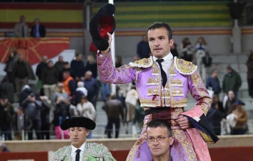 Puerta grande de Damián Castaño entre la solidaridad de Villaseca